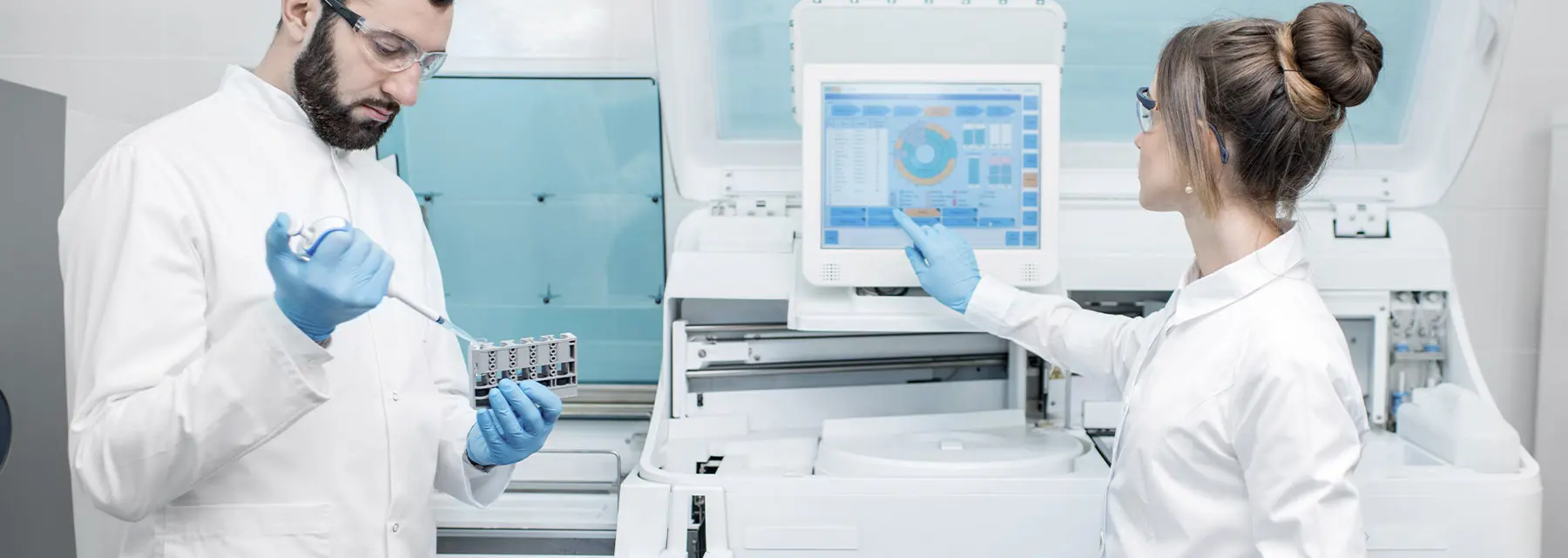 ¿Cuáles son las especialidades de laboratorio por análisis clínico?